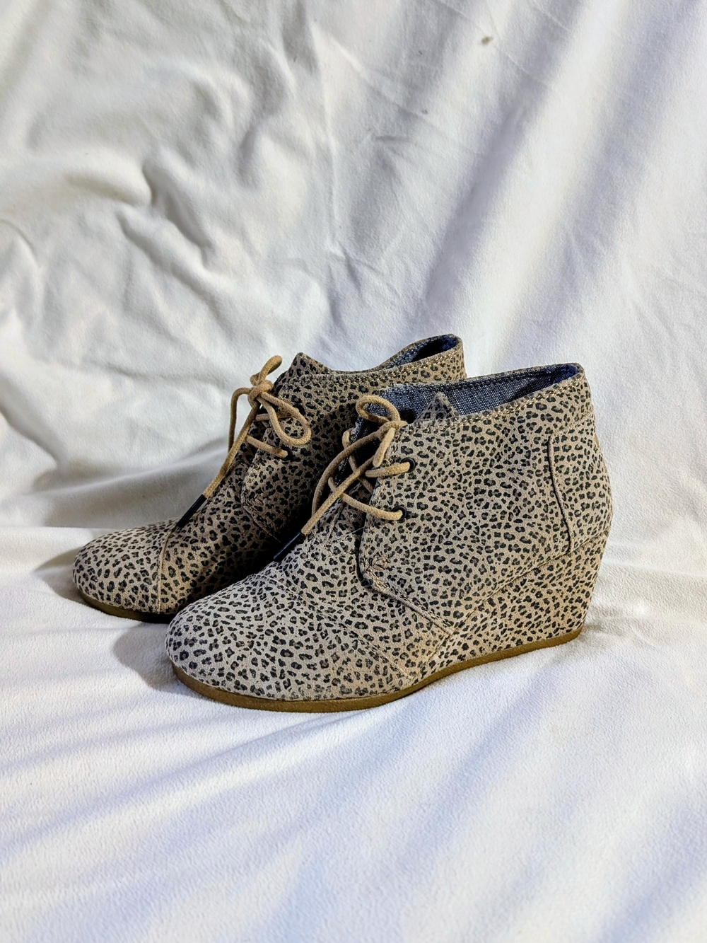 TOMS Desert Wedge Bootie Shoes
Cheetah Suede Leopard
Size 7.5